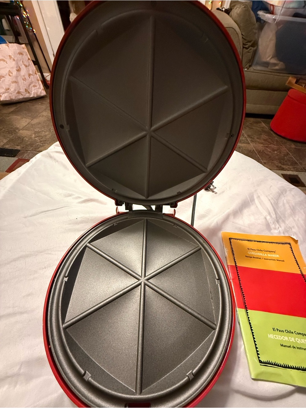 El Paso Chile Company Red Electric quesadilla maker - Picture 4 of 12